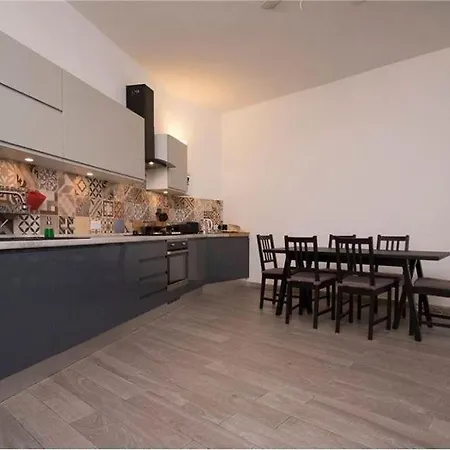 Πανσιόν House